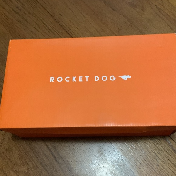 Rocket Dog Amika Denim Blue Slip On Sneakers Size 9M NIB
ASIN: B07KB13NN9 - Picture 11 of 11